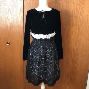 Black and white Dixie skirt 22 inches in length